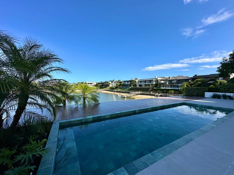 Mansão 5 suítes, com piscina, à beira da marina, no Velas da Marina!: 15ª foto da galeria de imagens do imóvel