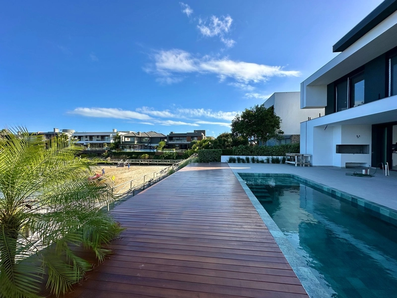 Mansão 5 suítes, com piscina, à beira da marina, no Velas da Marina!: 16ª foto da galeria de imagens do imóvel