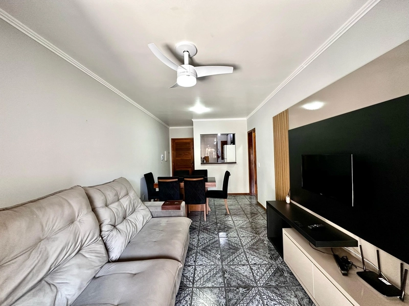 Apartamento com sacada de frente, 2 dorm com suíte e dependência!: 2ª foto da galeria de imagens do imóvel