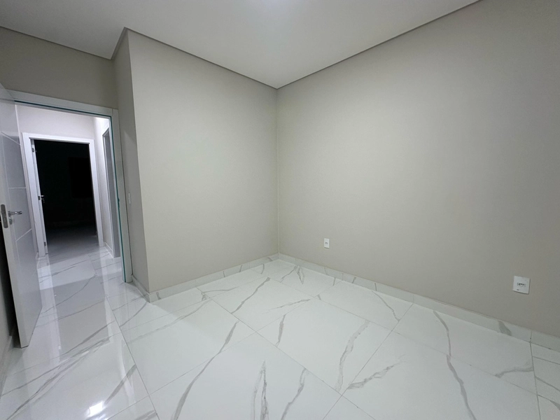 Residência 3 dormitórios, de esquina, com piscina, perto da praia!: 12ª foto da galeria de imagens do imóvel