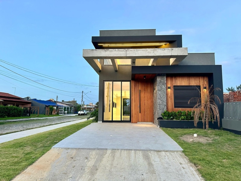 Residência 3 dormitórios, de esquina, com piscina, perto da praia!: 27ª foto da galeria de imagens do imóvel