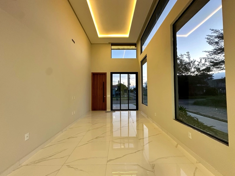 Residência 3 dormitórios, de esquina, com piscina, perto da praia!: 4ª foto da galeria de imagens do imóvel