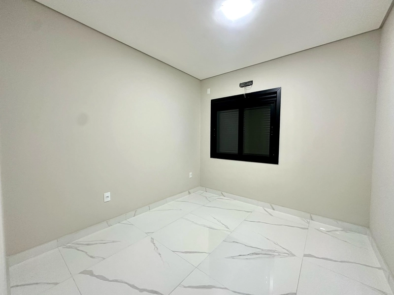 Residência 3 dormitórios, de esquina, com piscina, perto da praia!: 11ª foto da galeria de imagens do imóvel