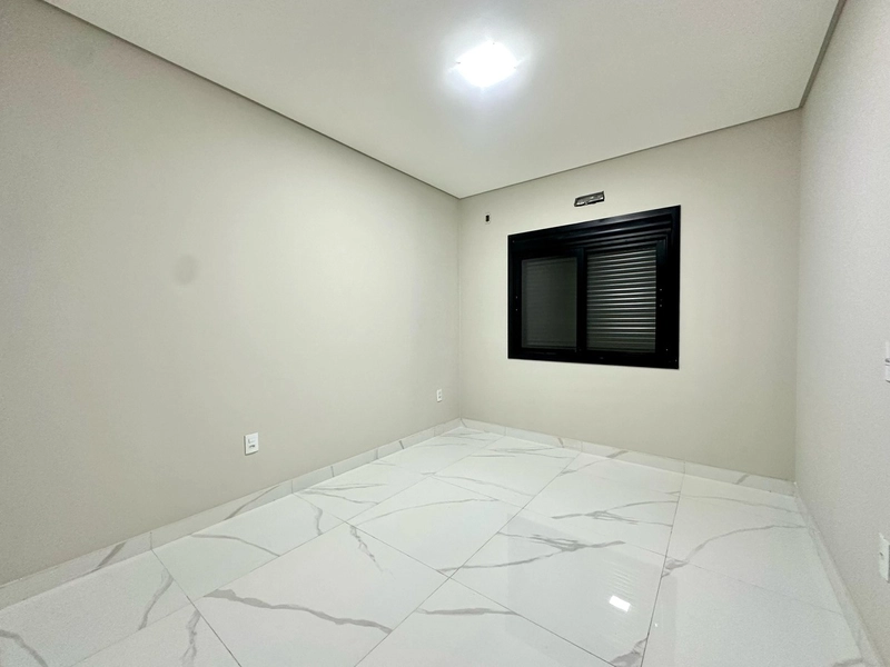 Residência 3 dormitórios, de esquina, com piscina, perto da praia!: 14ª foto da galeria de imagens do imóvel