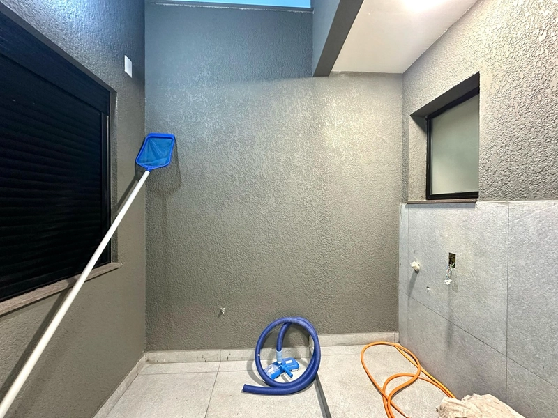 Residência 3 dormitórios, de esquina, com piscina, perto da praia!: 8ª foto da galeria de imagens do imóvel