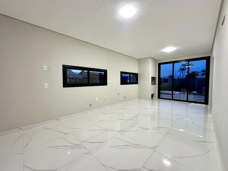 Residência 3 dormitórios, de esquina, com piscina, perto da praia!: 5ª foto da galeria de imagens do imóvel
