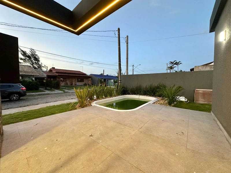 Residência 3 dormitórios, de esquina, com piscina, perto da praia!: 16ª foto da galeria de imagens do imóvel