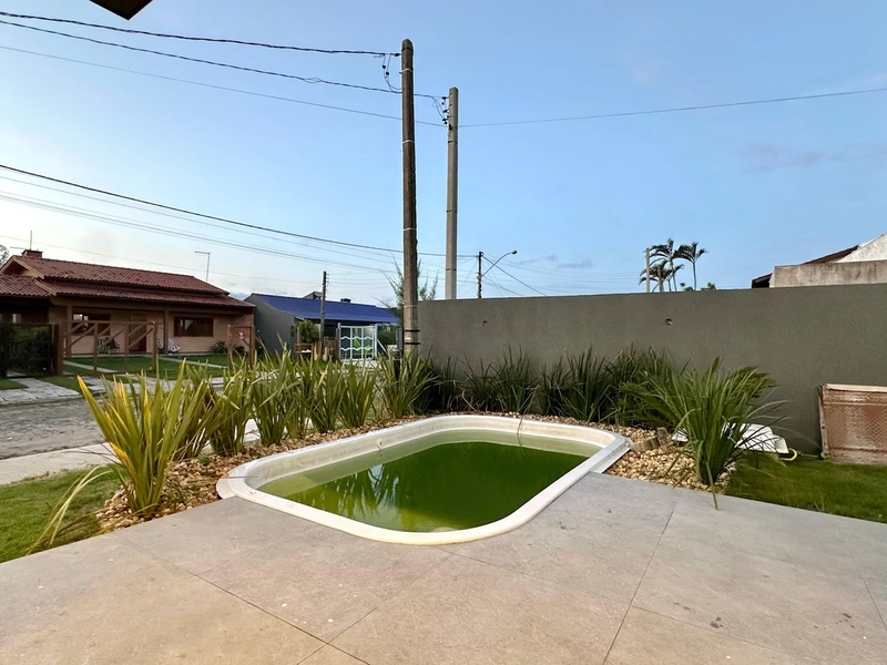 Residência 3 dormitórios, de esquina, com piscina, perto da praia!: 17ª foto da galeria de imagens do imóvel