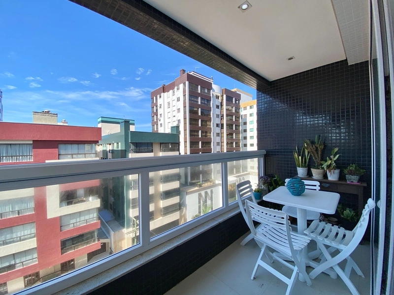 Apartamento 1 dormitório, com SACADA DE FRENTE, perto da praia!: 1ª foto da galeria de imagens do imóvel