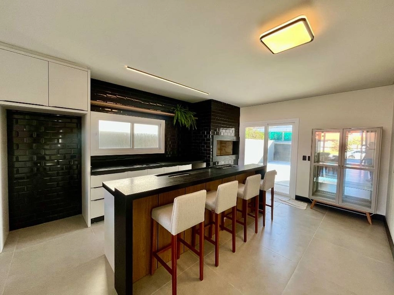 Casa plana, 4 suítes, pertinho da praia, no Centro de Xangri-Lá!: 5ª foto da galeria de imagens do imóvel