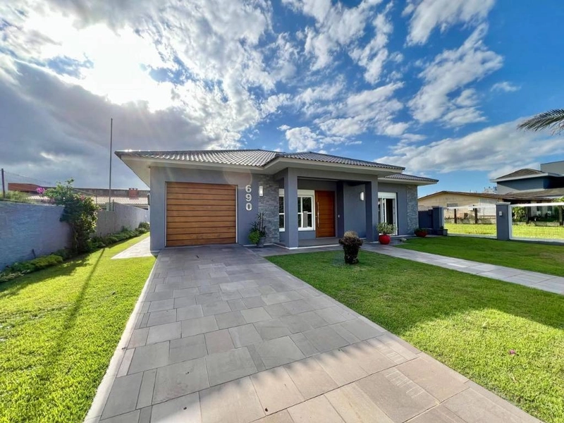 Casa plana 3 suítes, mobiliada, com piscina, em ATLÂNTIDA!: 1ª foto da galeria de imagens do imóvel