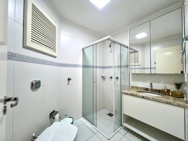 Apartamento à beira mar, 2 dormitórios com sacada de frente para o mar: 16ª foto da galeria de imagens do imóvel