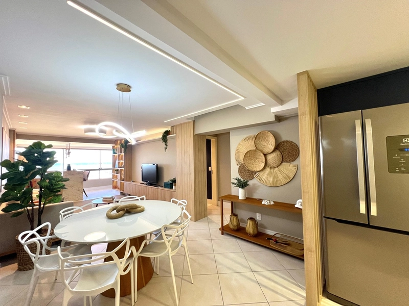 Apartamento à beira mar, 2 dormitórios com sacada de frente para o mar: 10ª foto da galeria de imagens do imóvel