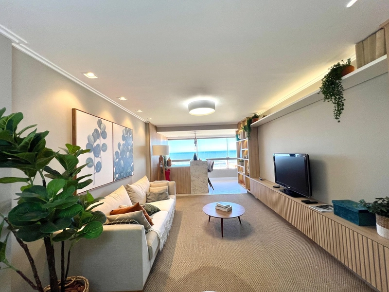 Apartamento à beira mar, 2 dormitórios com sacada de frente para o mar: 3ª foto da galeria de imagens do imóvel