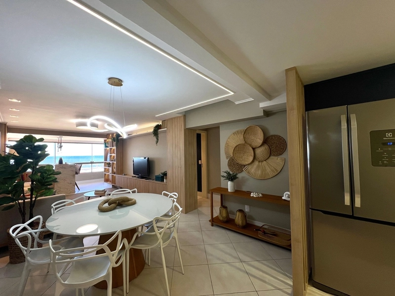 Apartamento à beira mar, 2 dormitórios com sacada de frente para o mar: 9ª foto da galeria de imagens do imóvel