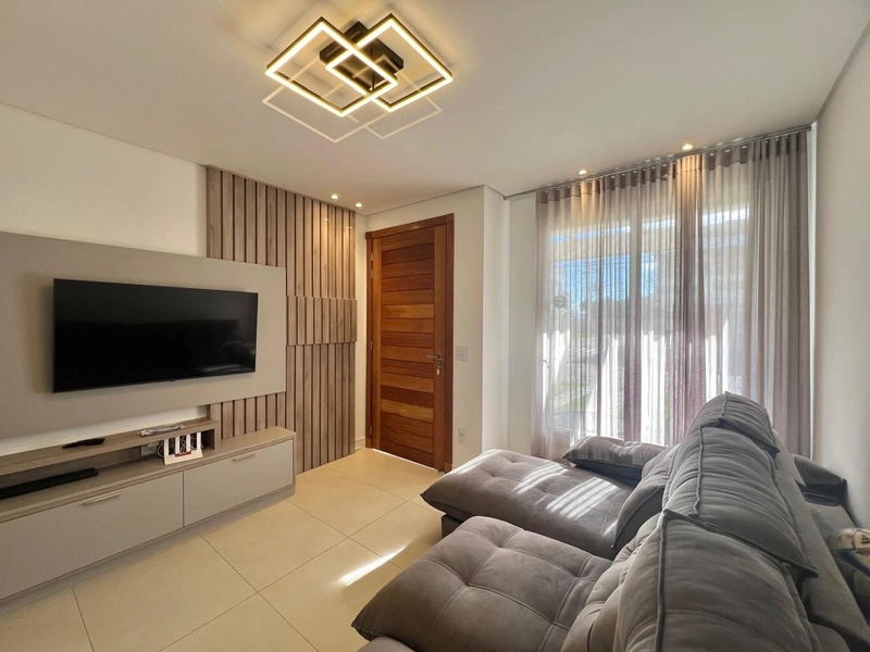 Casa 3 dormitórios, de esquina, beira lago, mobiliada, no MURANO!: 2ª foto da galeria de imagens do imóvel