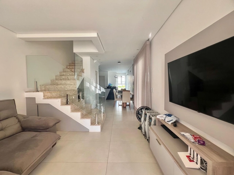 Casa 3 dormitórios, de esquina, beira lago, mobiliada, no MURANO!: 5ª foto da galeria de imagens do imóvel