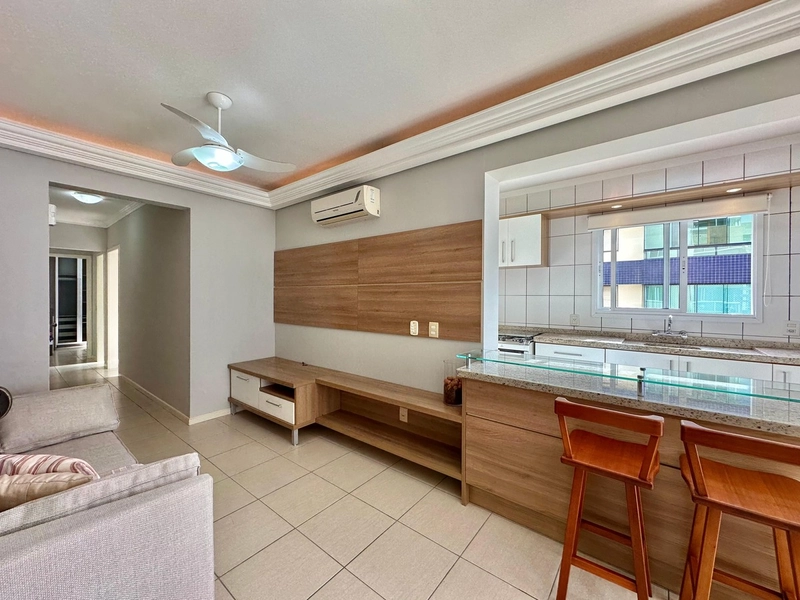 Apartamento com sacada de frente, 2 dorm, mobiliado, no Navegantes!: 4ª foto da galeria de imagens do imóvel