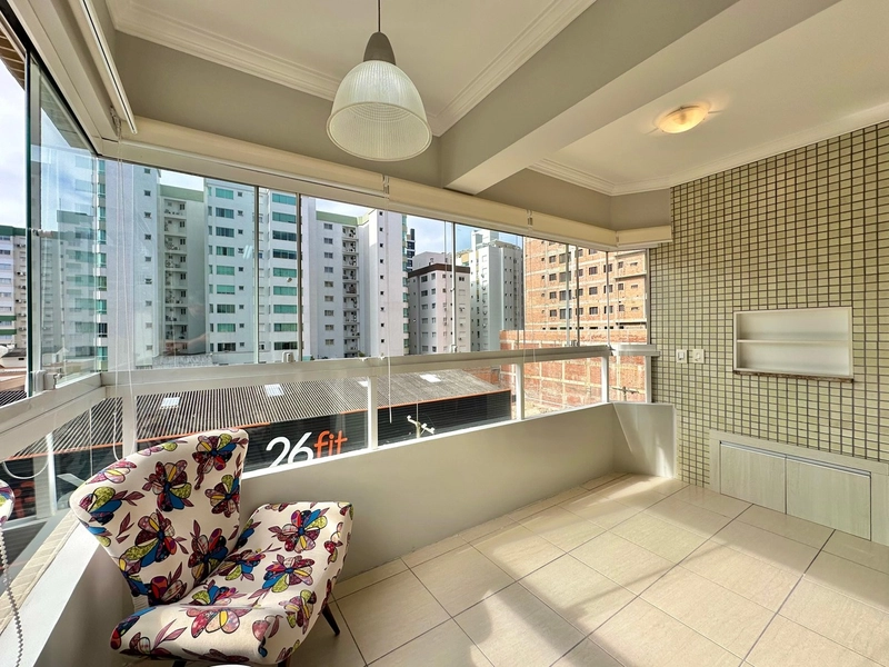 Apartamento com sacada de frente, 2 dorm, mobiliado, no Navegantes!: 2ª foto da galeria de imagens do imóvel