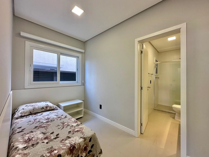 Residência beira lago, 5 suítes, decorada, no Condomínio Enseada!: 16ª foto da galeria de imagens do imóvel