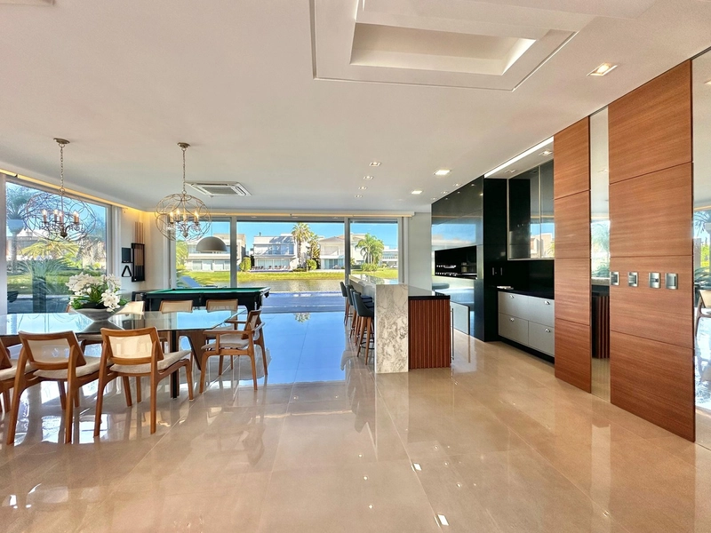Residência beira lago, 5 suítes, decorada, no Condomínio Enseada!: 6ª foto da galeria de imagens do imóvel