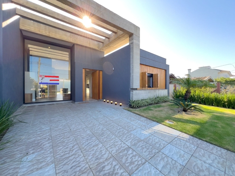 Casa plana, 4 suítes, perto da praia, no Centro de Xangri-Lá!: 1ª foto da galeria de imagens do imóvel