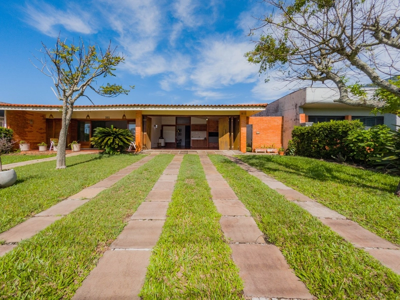Casa plana, 4 dormitórios, com amplo terreno, em Atlântida!: 1ª foto da galeria de imagens do imóvel