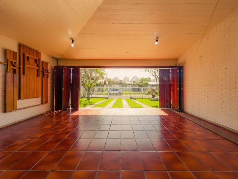 Casa plana, 4 dormitórios, com amplo terreno, em Atlântida!: 3ª foto da galeria de imagens do imóvel
