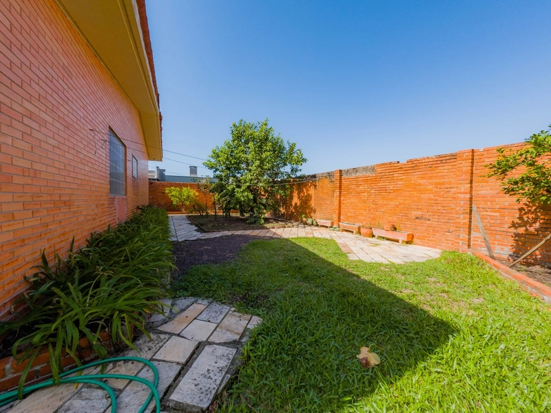 Casa plana, 4 dormitórios, com amplo terreno, em Atlântida!: 9ª foto da galeria de imagens do imóvel