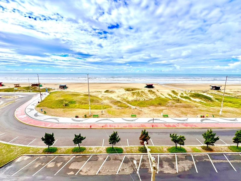 Apartamento 3 dormitórios, mobiliado, à beira mar, com lazer completo: 1ª foto da galeria de imagens do imóvel