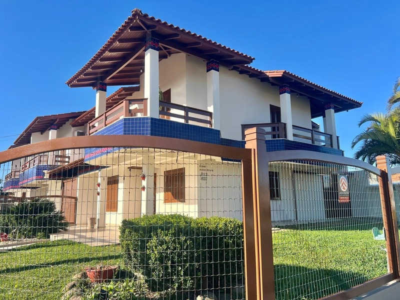 Duplex mobiliado, 4 dormitórios, perto da praia, em Capão da Canoa!: 1ª foto da galeria de imagens do imóvel