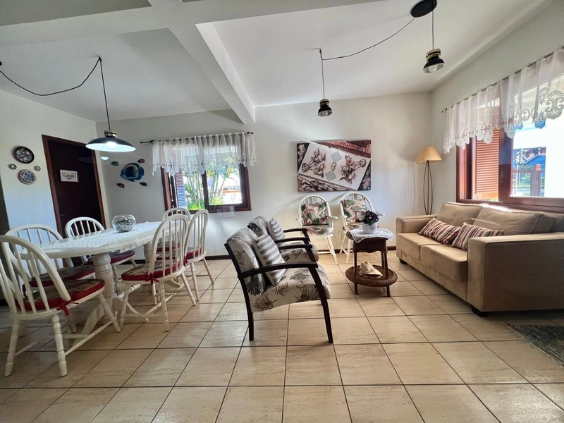 Duplex mobiliado, 4 dormitórios, perto da praia, em Capão da Canoa!: 3ª foto da galeria de imagens do imóvel