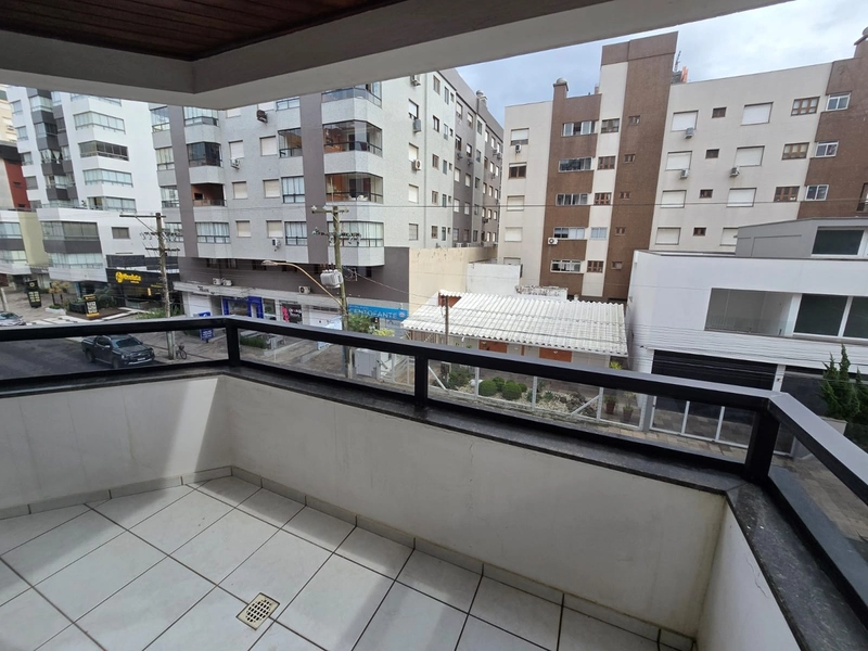 Apartamento com sacada de frente, 2 dormitórios, esquina com a Poti!: 1ª foto da galeria de imagens do imóvel