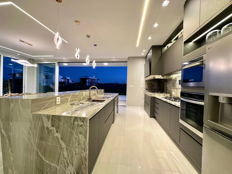 Residencia 4 suítes, decorada, com piscina, beira lago, no AMARE!: 13ª foto da galeria de imagens do imóvel