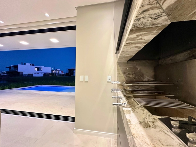 Residencia 4 suítes, decorada, com piscina, beira lago, no AMARE!: 14ª foto da galeria de imagens do imóvel