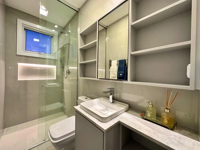 Residencia 4 suítes, decorada, com piscina, beira lago, no AMARE!: 31ª foto da galeria de imagens do imóvel