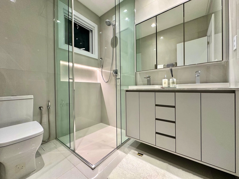 Residencia 4 suítes, decorada, com piscina, beira lago, no AMARE!: 20ª foto da galeria de imagens do imóvel
