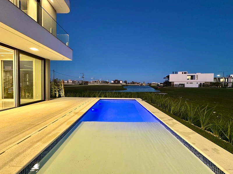 Residencia 4 suítes, decorada, com piscina, beira lago, no AMARE!: 35ª foto da galeria de imagens do imóvel