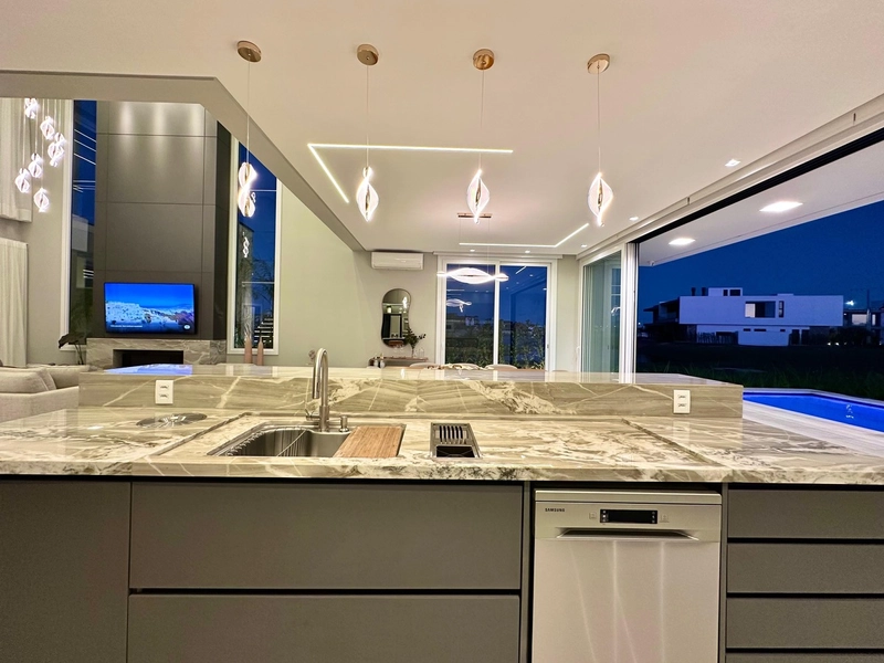 Residencia 4 suítes, decorada, com piscina, beira lago, no AMARE!: 9ª foto da galeria de imagens do imóvel