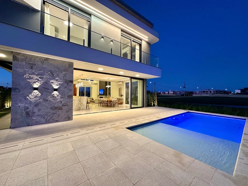 Residencia 4 suítes, decorada, com piscina, beira lago, no AMARE!: 2ª foto da galeria de imagens do imóvel