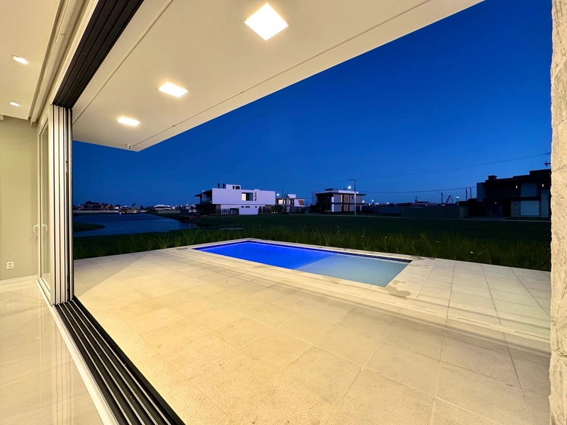 Residencia 4 suítes, decorada, com piscina, beira lago, no AMARE!: 37ª foto da galeria de imagens do imóvel