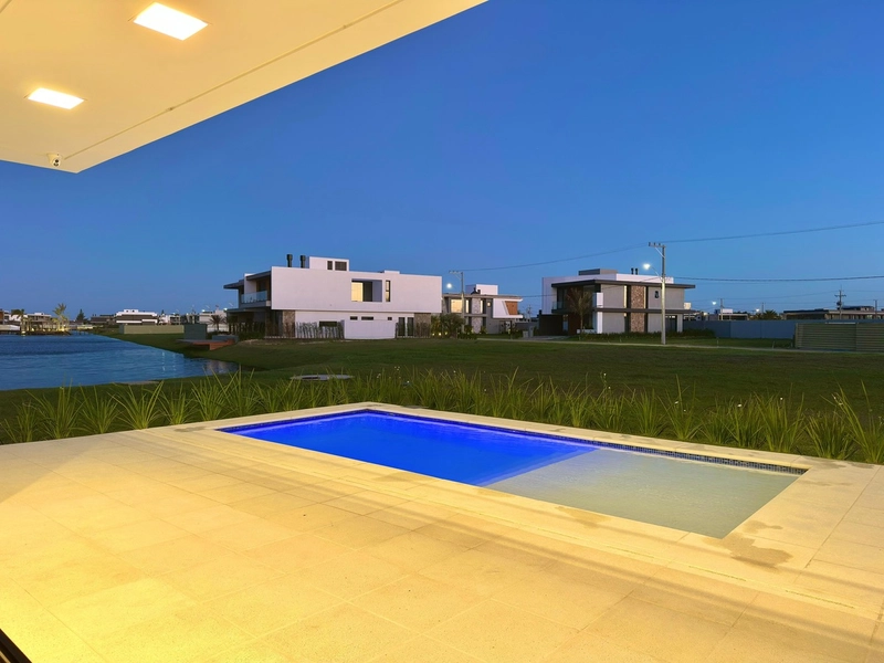 Residencia 4 suítes, decorada, com piscina, beira lago, no AMARE!: 36ª foto da galeria de imagens do imóvel