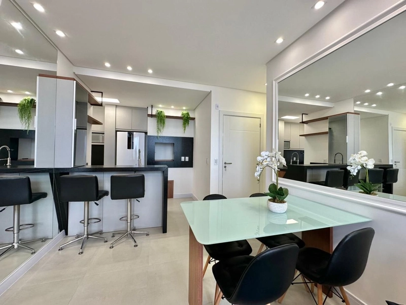 Apartamento 2 dormitórios (1 suíte), com vaga dupla, decorado, Centro!: 3ª foto da galeria de imagens do imóvel