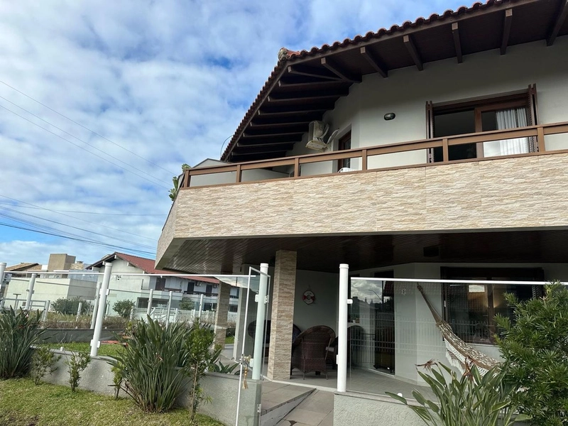 Duplex 3 dormitórios, próximo à praia, no Centro de Xangri-Lá!: 1ª foto da galeria de imagens do imóvel