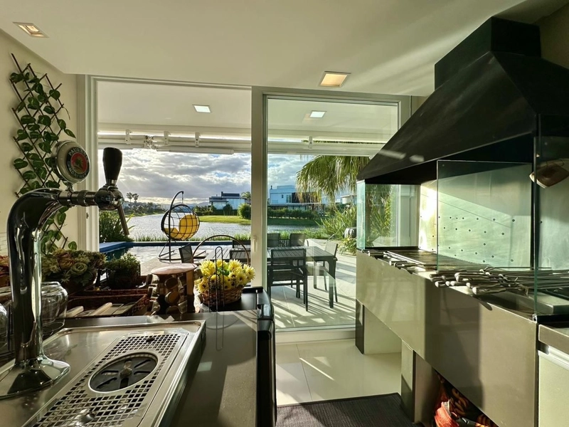 Residencia 4 suítes, beira lago, no Condomínio Enseada, Xangri-Lá!: 31ª foto da galeria de imagens do imóvel
