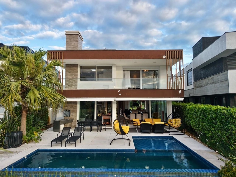 Residencia 4 suítes, beira lago, no Condomínio Enseada, Xangri-Lá!: 1ª foto da galeria de imagens do imóvel