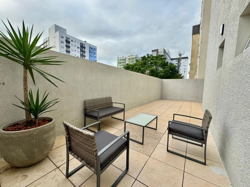 Apartamento 2 dormitórios, decorado, com amplo TERRAÇO!: 3ª foto da galeria de imagens do imóvel