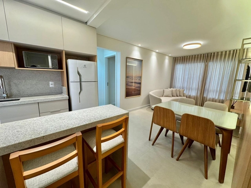 Apartamento 2 dormitórios, decorado, com amplo TERRAÇO!: 5ª foto da galeria de imagens do imóvel