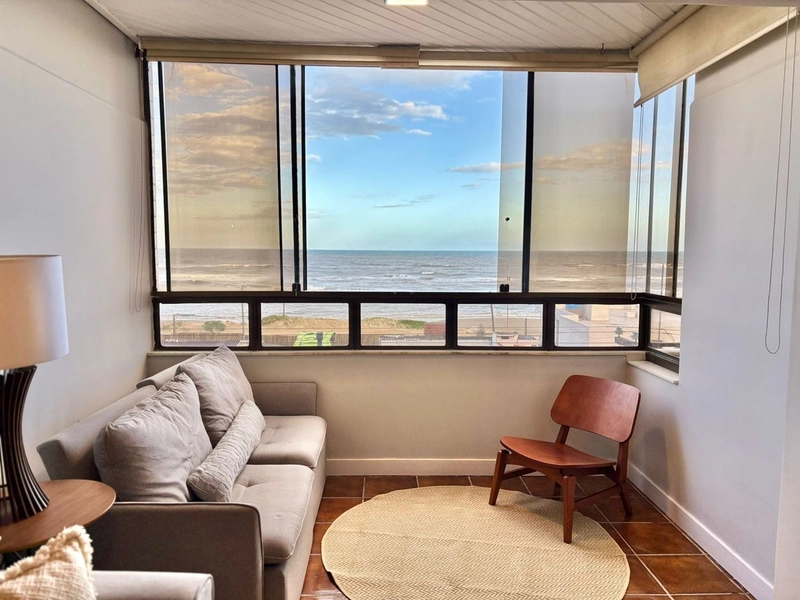 Apartamento com vista para o mar, 2 dormitórios, pronto para usar!