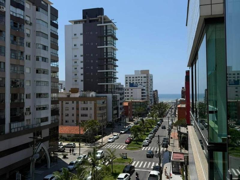 Apartamento 2 dormitórios, de frente, com vista para o mar!!